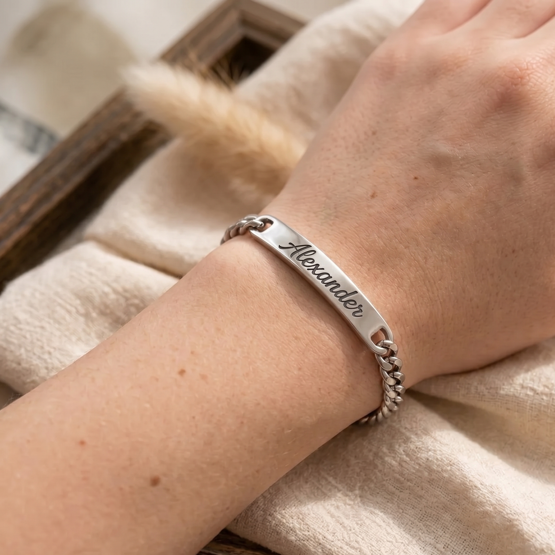 Single Engraved Bracelet Narrow