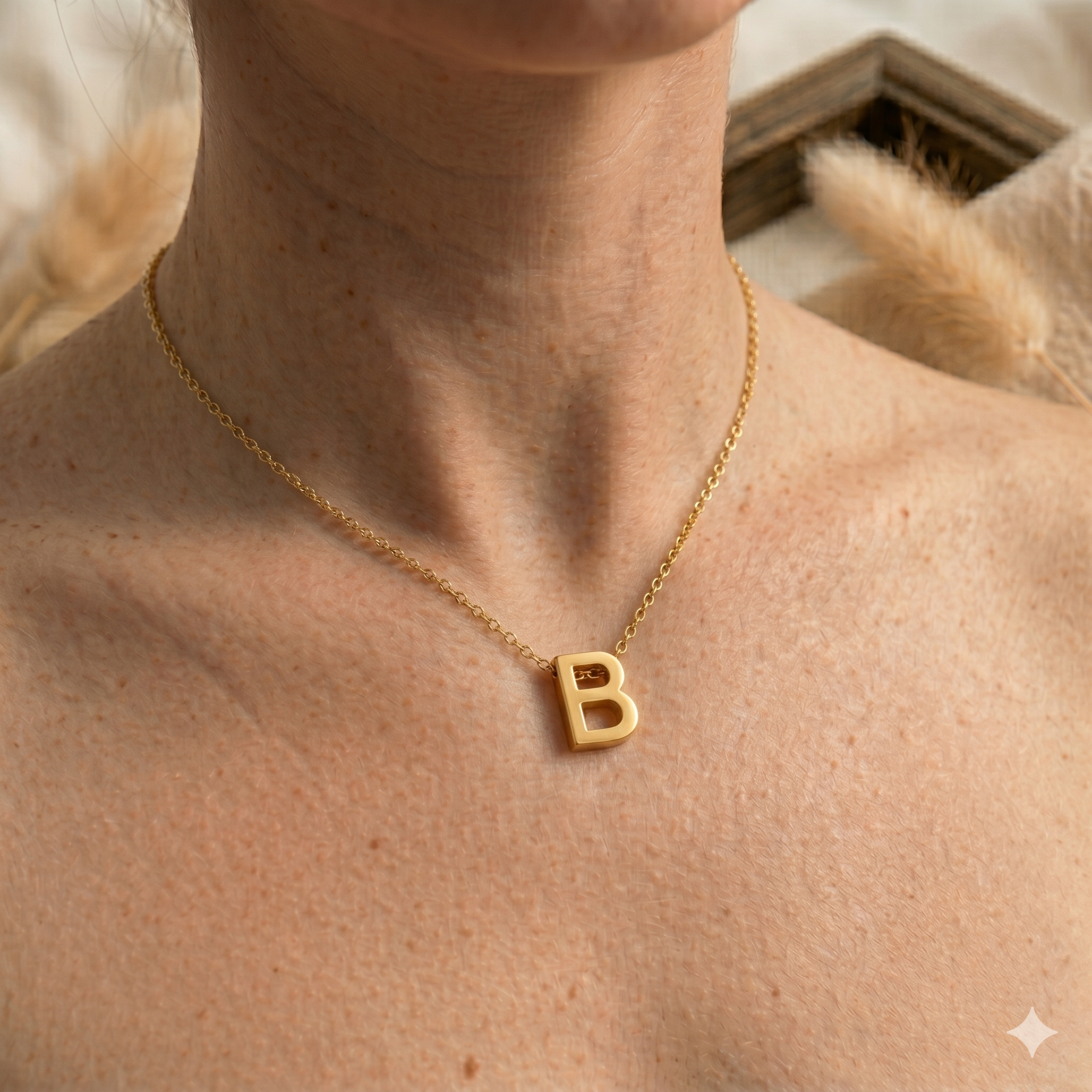 Littri – Edelstahlkette mit Buchstaben-Anhänger in Gold (45 + 5 cm)