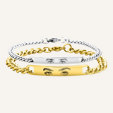 Goldenes Partnerarmband mit individueller Gravur