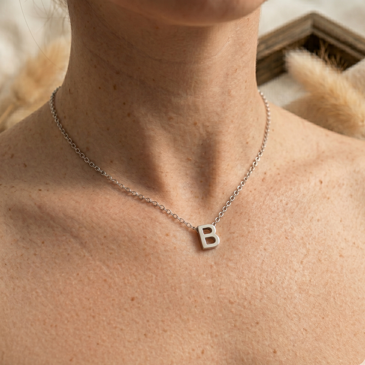 Courrier Edelstahlkette mit Buchstaben-Anhänger in Silber